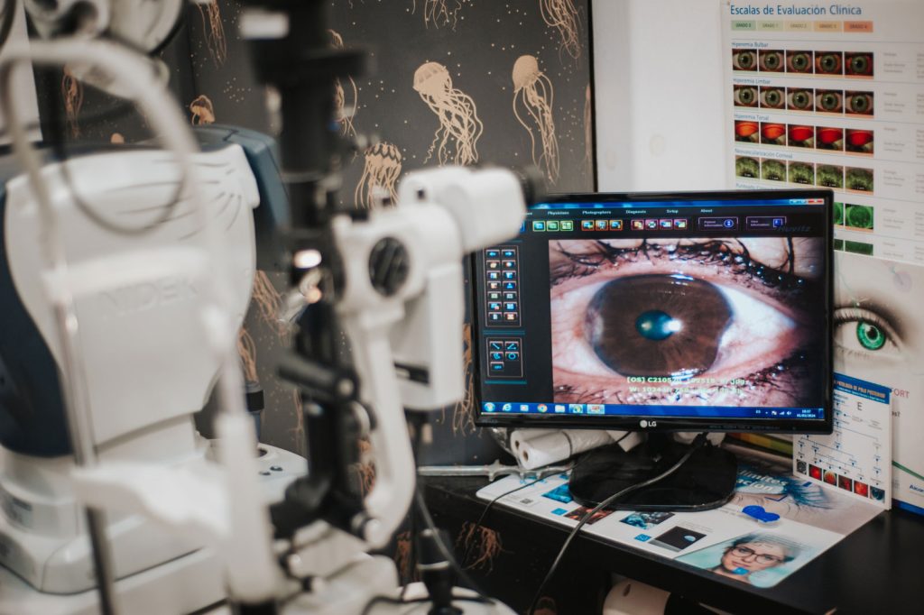 GyL Optometristas - Servicios - Exploración ocular con sistema de imagen y vídeo